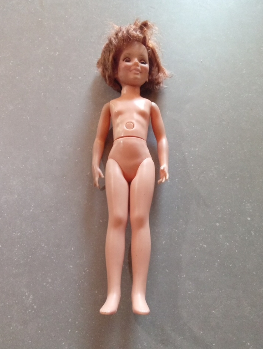 Vintage 1972 Ideal Crissy Doll.Kids Doll - Brown Hair, Tan Skin